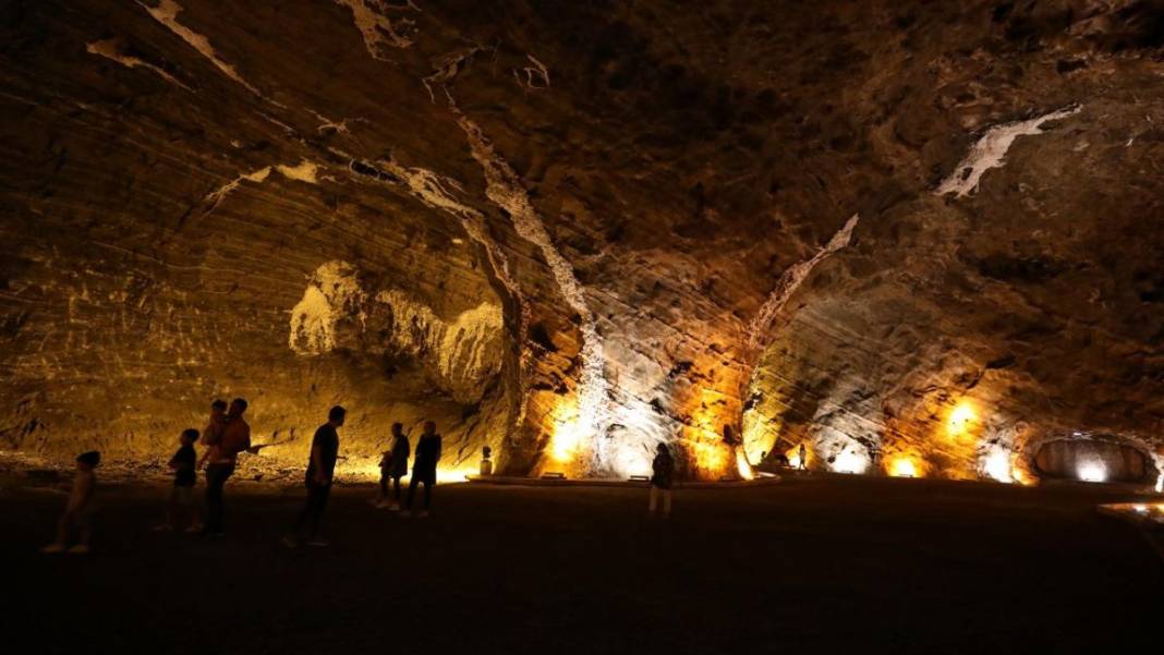 Serinlemek isteyen oraya koşuyor! Yurt içi ve yurt dışından on binlerce ziyaretçi akın ediyor: Yaz kış 12 derece 2